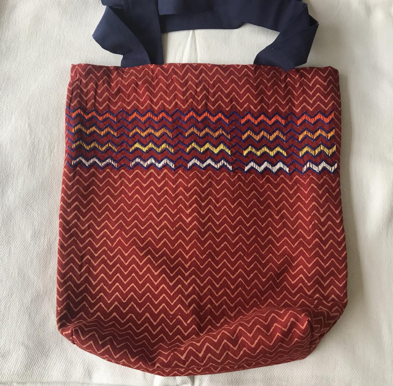 Hand embroidered tote bag - zigzag/ shopper bag/ gift for friend/